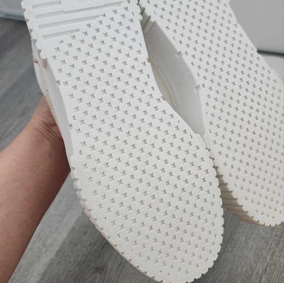 Pikachu sneakers size 7 - Picture 7 of 7